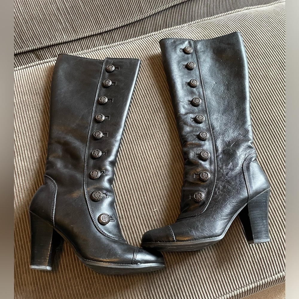 Mix Mooz black military style boot. Size 7. One heel slightly damaged.